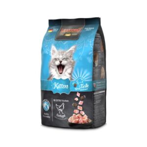 Balanced senior cat food supporting health, immunity, and vitality.